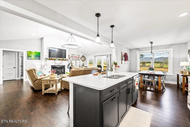 $599,000 | 129 Austin Lane, Jacksboro, TN 37757