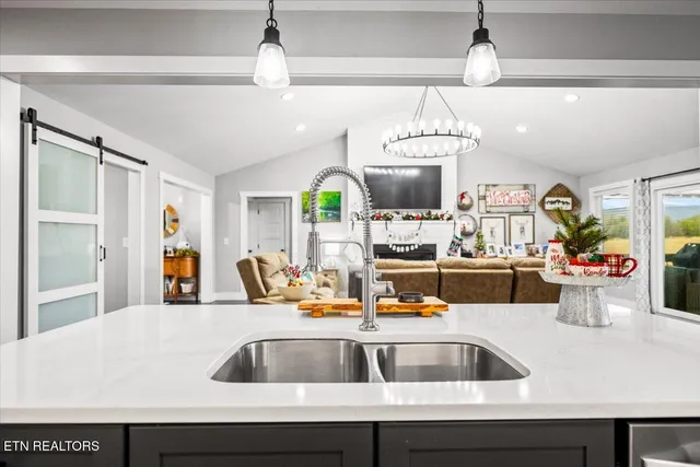 $599,000 | 129 Austin Lane, Jacksboro, TN 37757