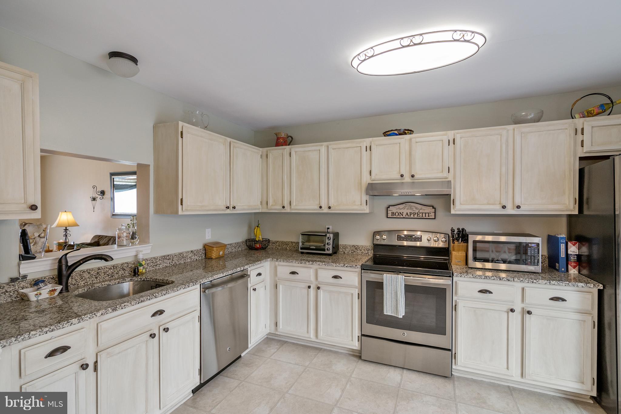 2027 Putnam Road Baltimore, MD 21227 - Photo 12 of 28 Kitchen