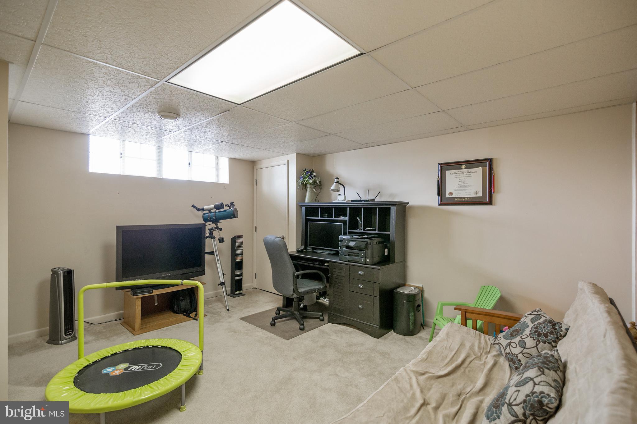 2027 Putnam Road Baltimore, MD 21227 - Photo 19 of 28 Family Room