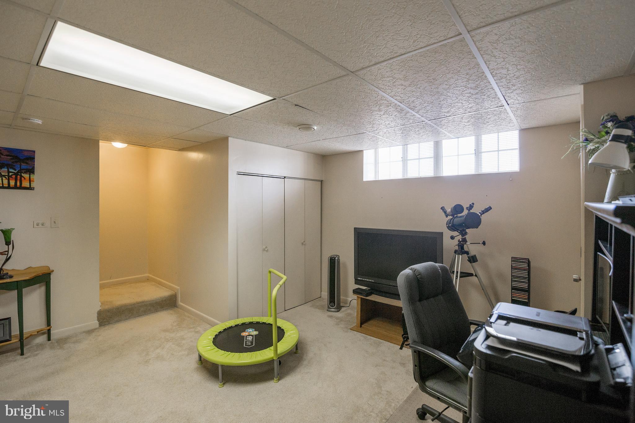2027 Putnam Road Baltimore, MD 21227 - Photo 20 of 28 Family Room