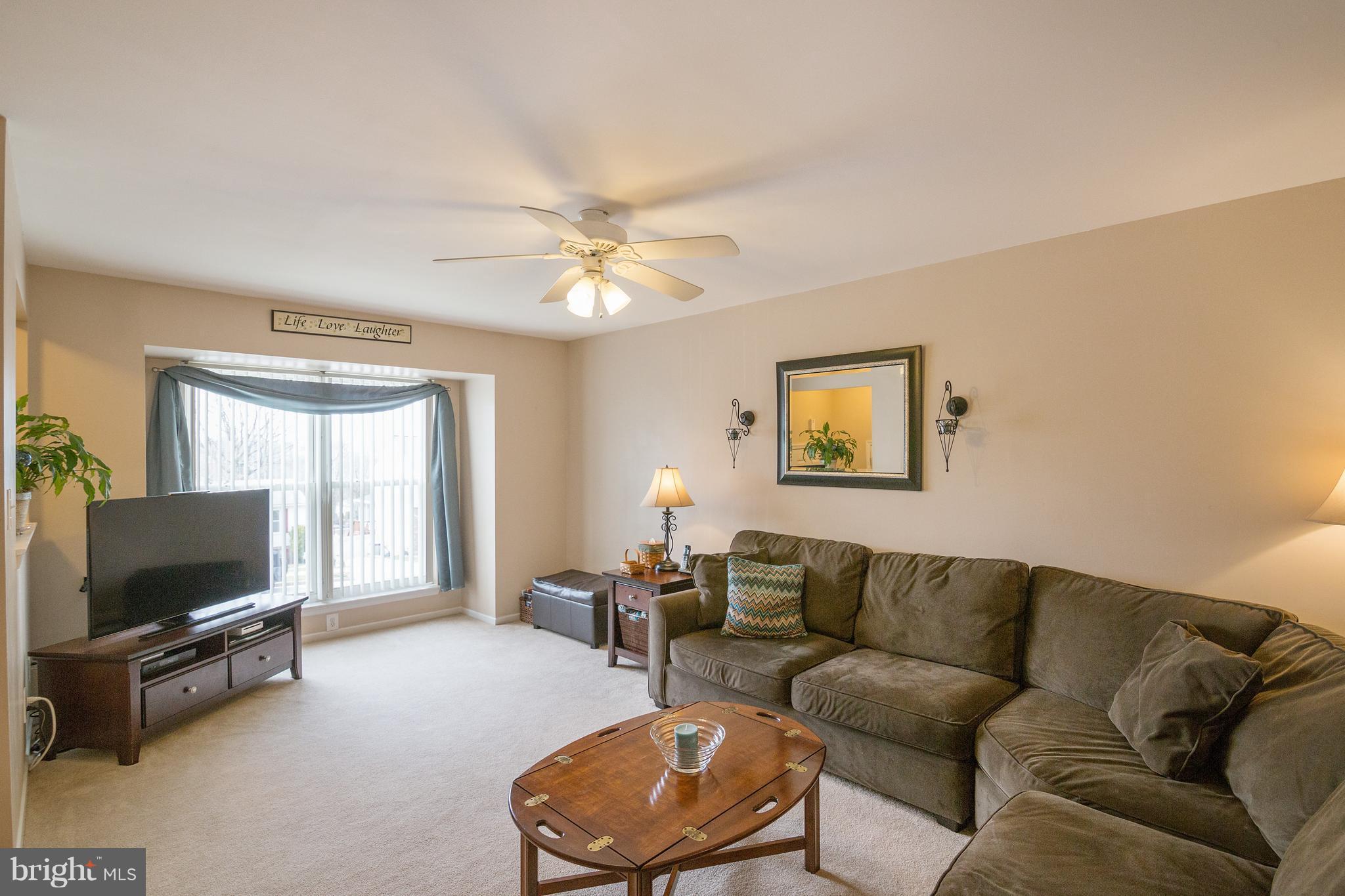 2027 Putnam Road Baltimore, MD 21227 - Photo 3 of 28 Living Room