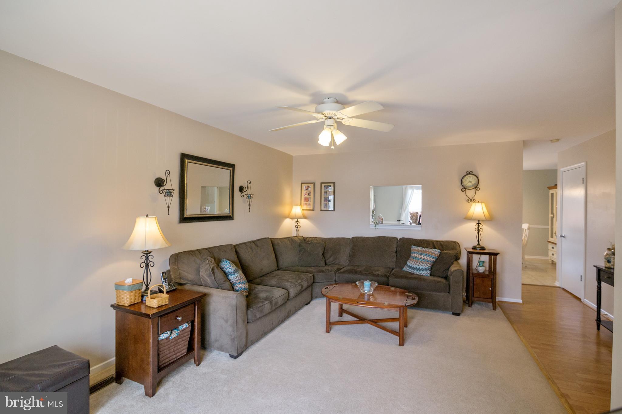 2027 Putnam Road Baltimore, MD 21227 - Photo 4 of 28 Living Room