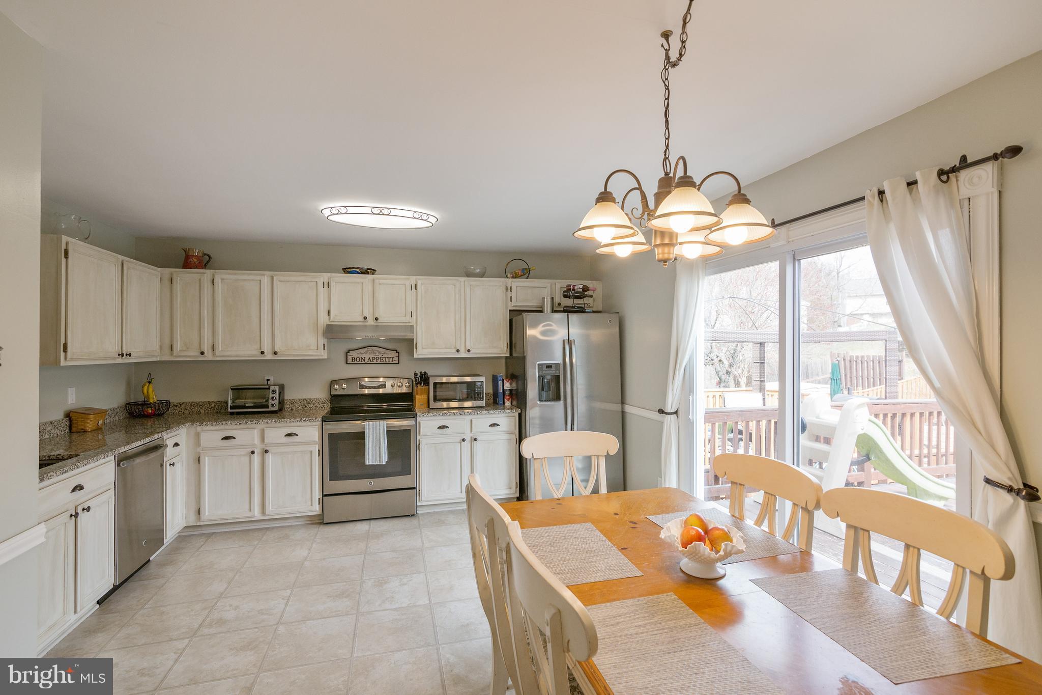 2027 Putnam Road Baltimore, MD 21227 - Photo 7 of 28 Kitchen