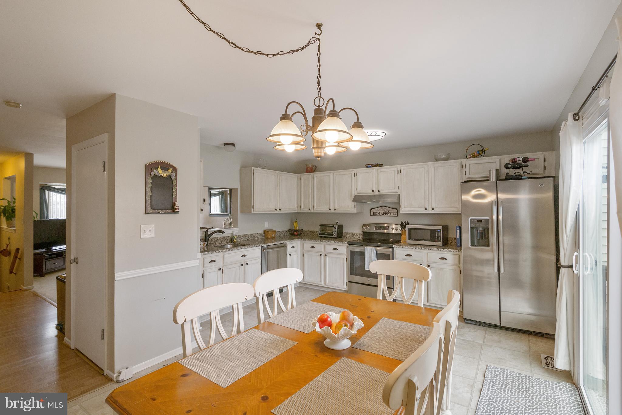 2027 Putnam Road Baltimore, MD 21227 - Photo 8 of 28 Kitchen