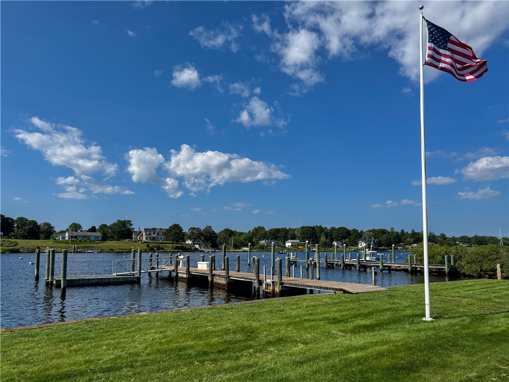 39 Avondale Road Westerly, RI 02891 - Photo 4 of 11