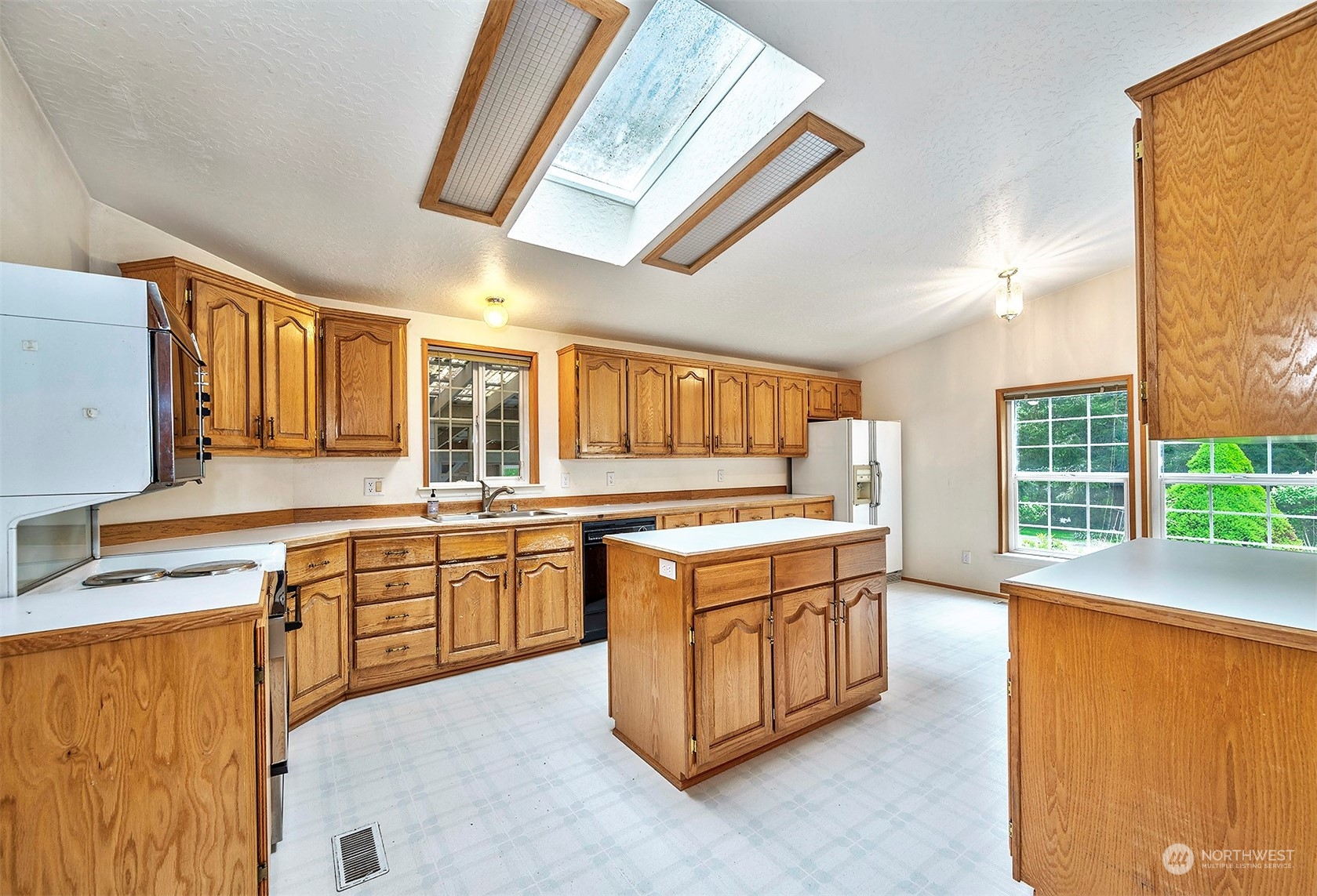 4214 Junco Road Greenbank, WA 98253 - Photo 4 of 29 Gallery Image 4