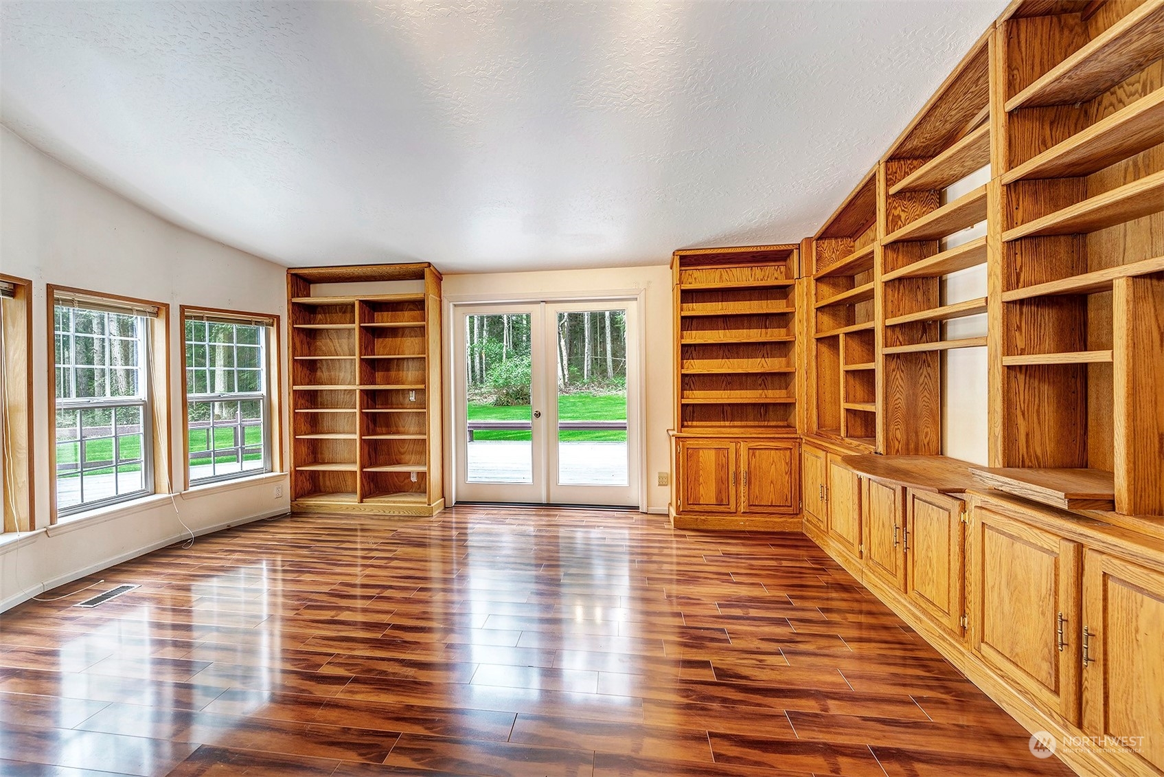 4214 Junco Road Greenbank, WA 98253 - Photo 9 of 29 Gallery Image 9