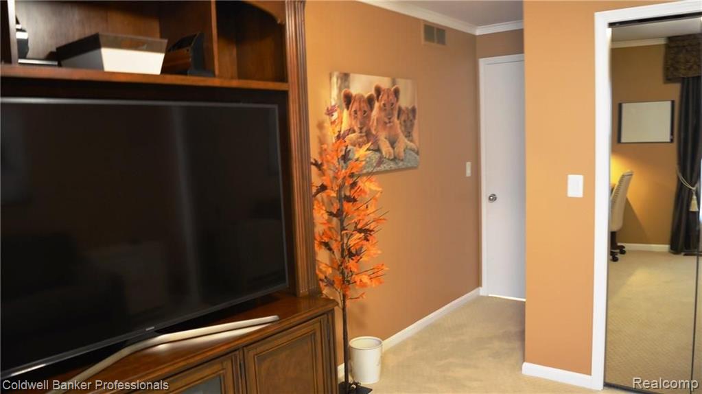 1750 Vernier Road, Unit 9 Grosse Pointe Woods, MI 48236 - Photo 30 of 37