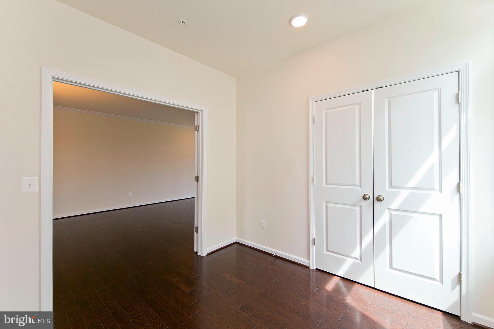 1122 Ribbon Limestone Terrace Southeast Leesburg, VA 20175 - Photo 20 of 57 Gallery Image 20
