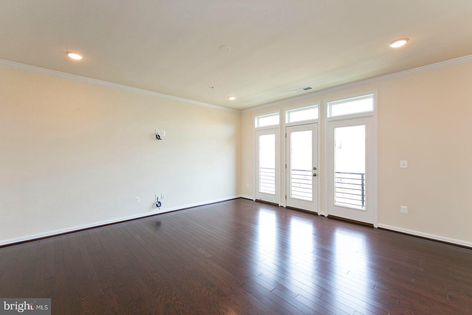 1122 Ribbon Limestone Terrace Southeast Leesburg, VA 20175 - Photo 8 of 57 Gallery Image 8