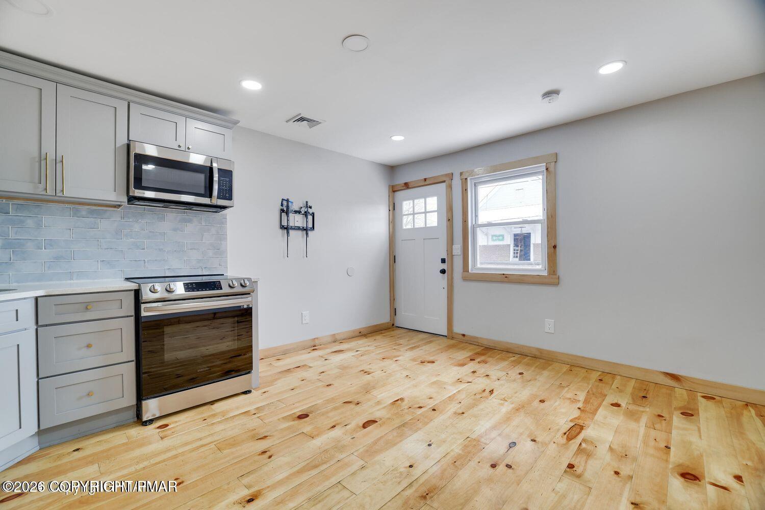 314 Main Street, Unit 2 Stroudsburg, PA 18360 - Photo 2 of 7 02
