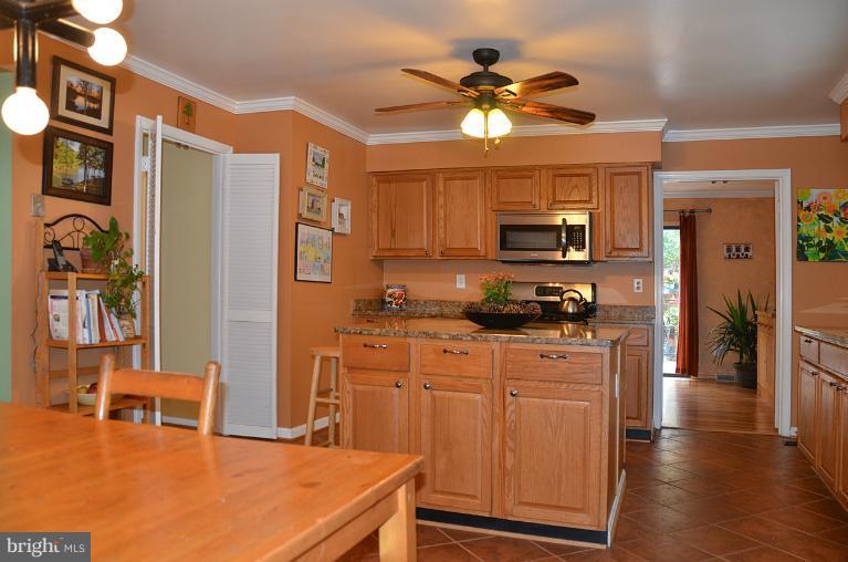 11814 Grey Birch Place Reston, VA 20191 - Photo 7 of 30 Kitchen