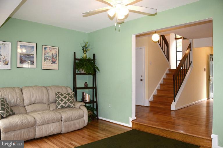 11814 Grey Birch Place Reston, VA 20191 - Photo 10 of 30 Family Room