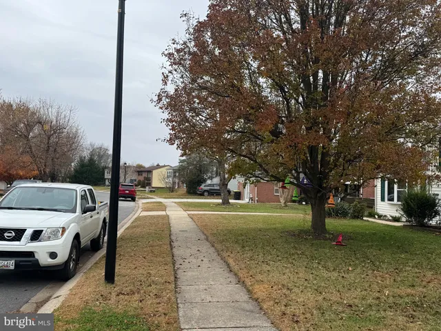 a view of a yard with cars parked
