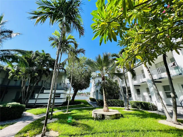 $2,150 | 946 Bay Drive, Unit 4, Miami Beach, FL 33141