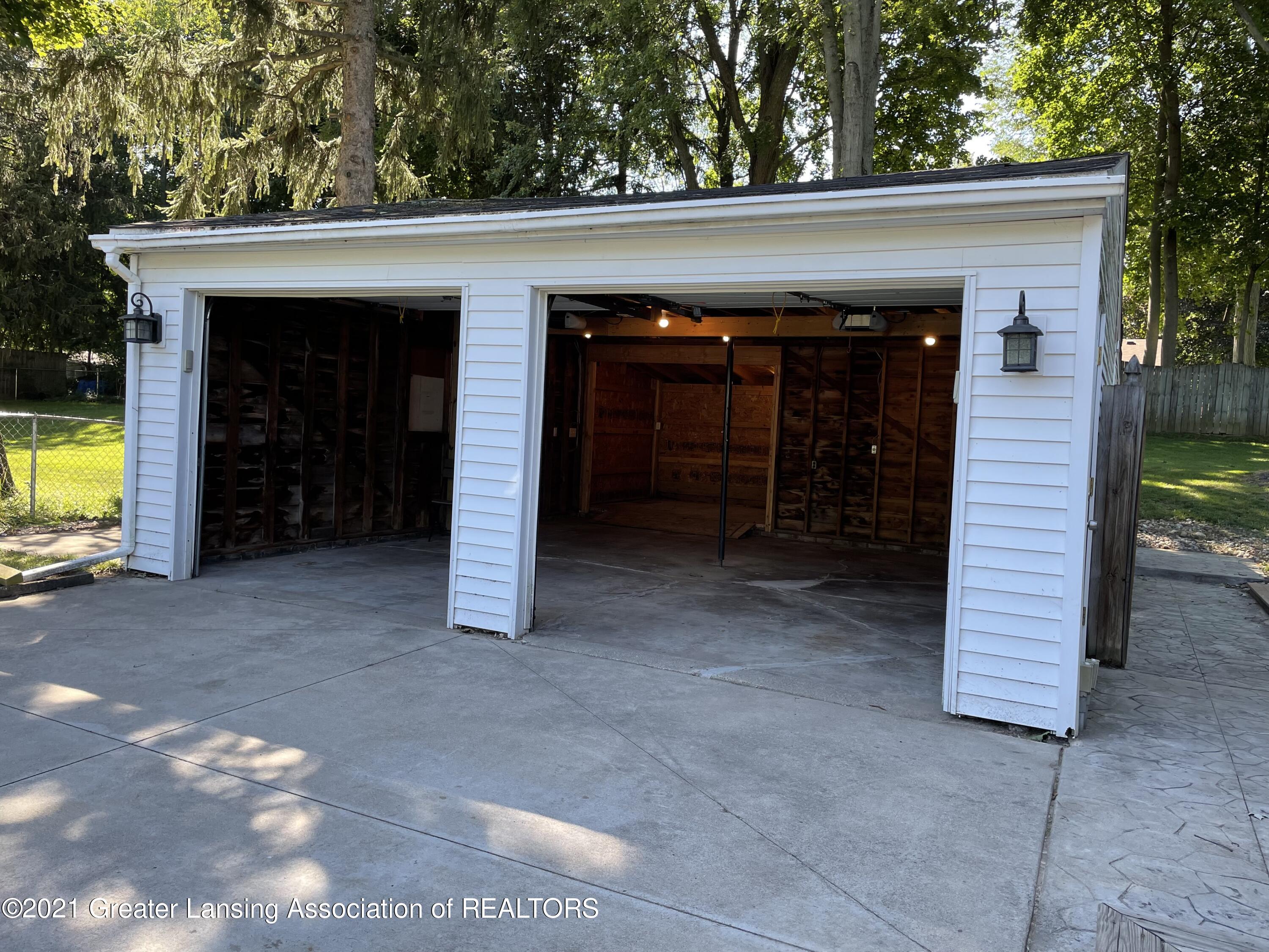 5593 Hallendale Road Haslett, MI 48840 - Photo 21 of 26 Garage