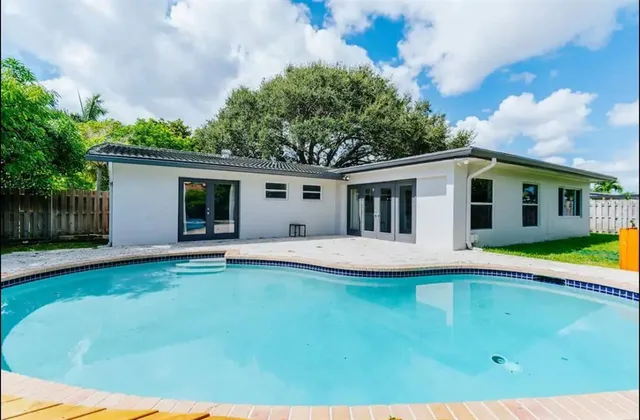 $1,050,000 | 2521 Northeast 51st Street, Lighthouse Point, FL 33064