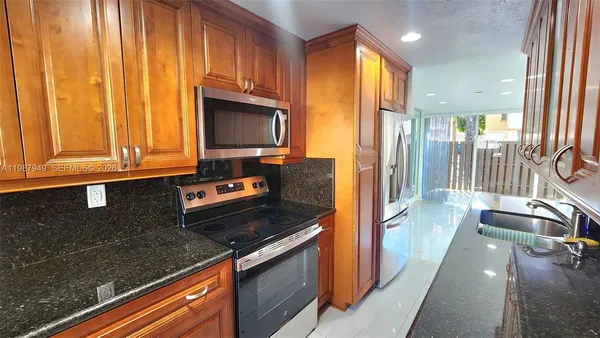 $3,600 | 841 Northwest 81st Avenue, Unit 8, Plantation, FL 33324