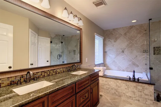 $2,499 | 142 West Russet Grove Circle, The Woodlands, TX 77384