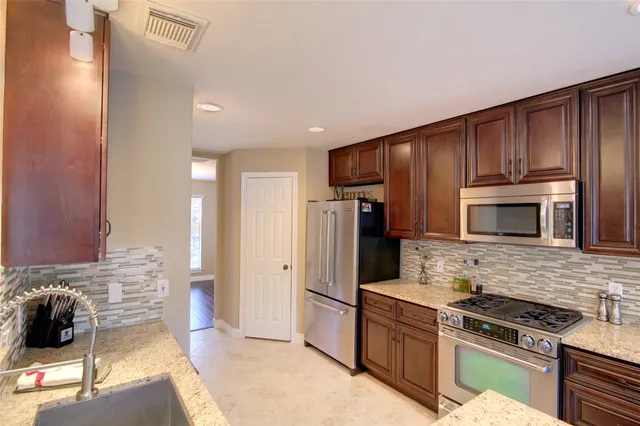 $2,499 | 142 West Russet Grove Circle, The Woodlands, TX 77384