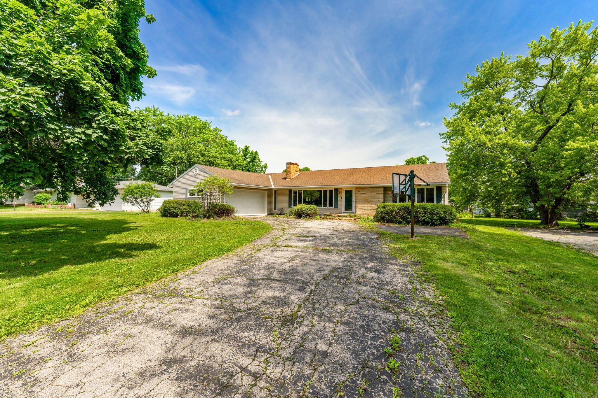 1282 Lawndale Rd (Exterior)-2