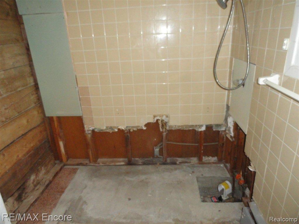 44814 Robson Road Belleville, MI 48111 - Photo 21 of 25 Main Bath v2 - Tub Removed