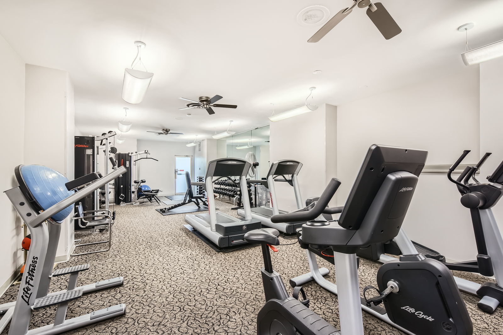 6301 North Sheridan Road, Unit 10F Chicago, IL 60660 - Photo 15 of 19 a view of a room with gym equipment