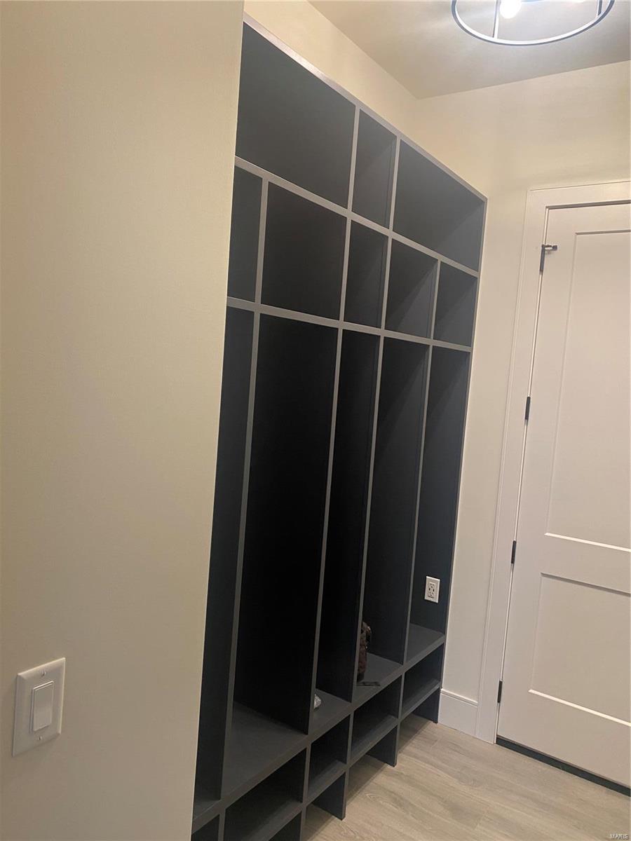 9029 Clayton Road St. Louis, MO 63124 - Photo 20 of 21 Gallery Image 20