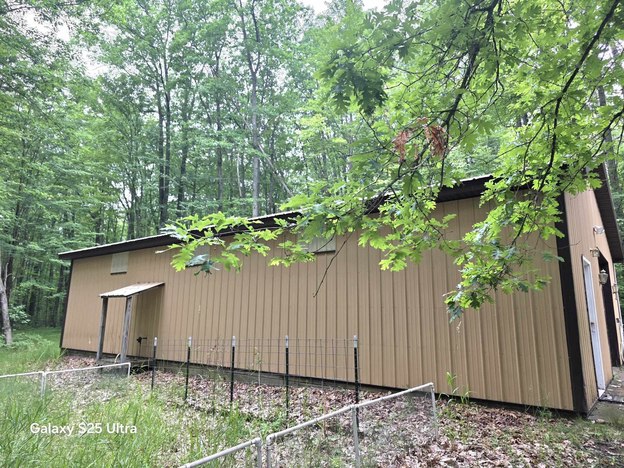 10135 Woods Road Gladwin, MI 48624 - Photo 4 of 54