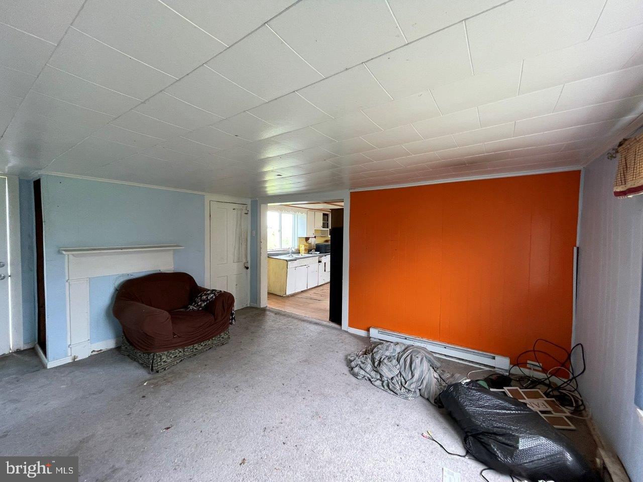 5107 Canton Road Tangier, VA 23440 - Photo 3 of 20 a room with a window and flowerpot