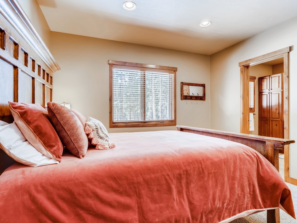 344 Rena Road Breckenridge, CO 80424 - Photo 19 of 32 Beautifully decorated guest bedroom with en-suite.