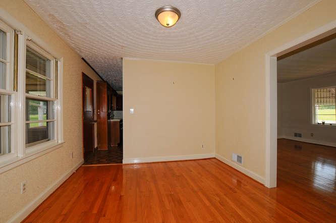 [photo 2049141] Dining Room