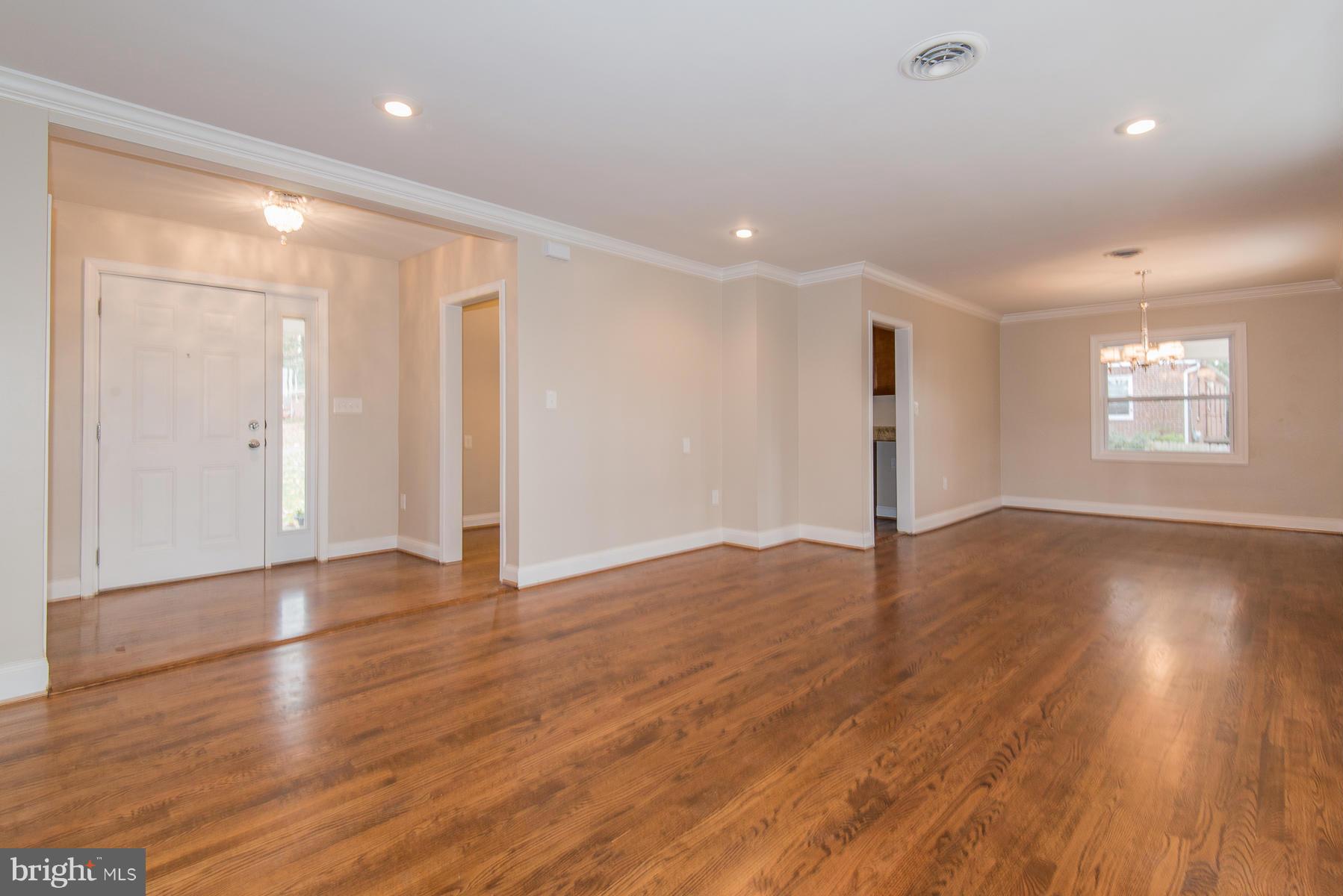 4 Sheraton Road Randallstown, MD 21133 - Photo 6 of 30 Liv/Din room