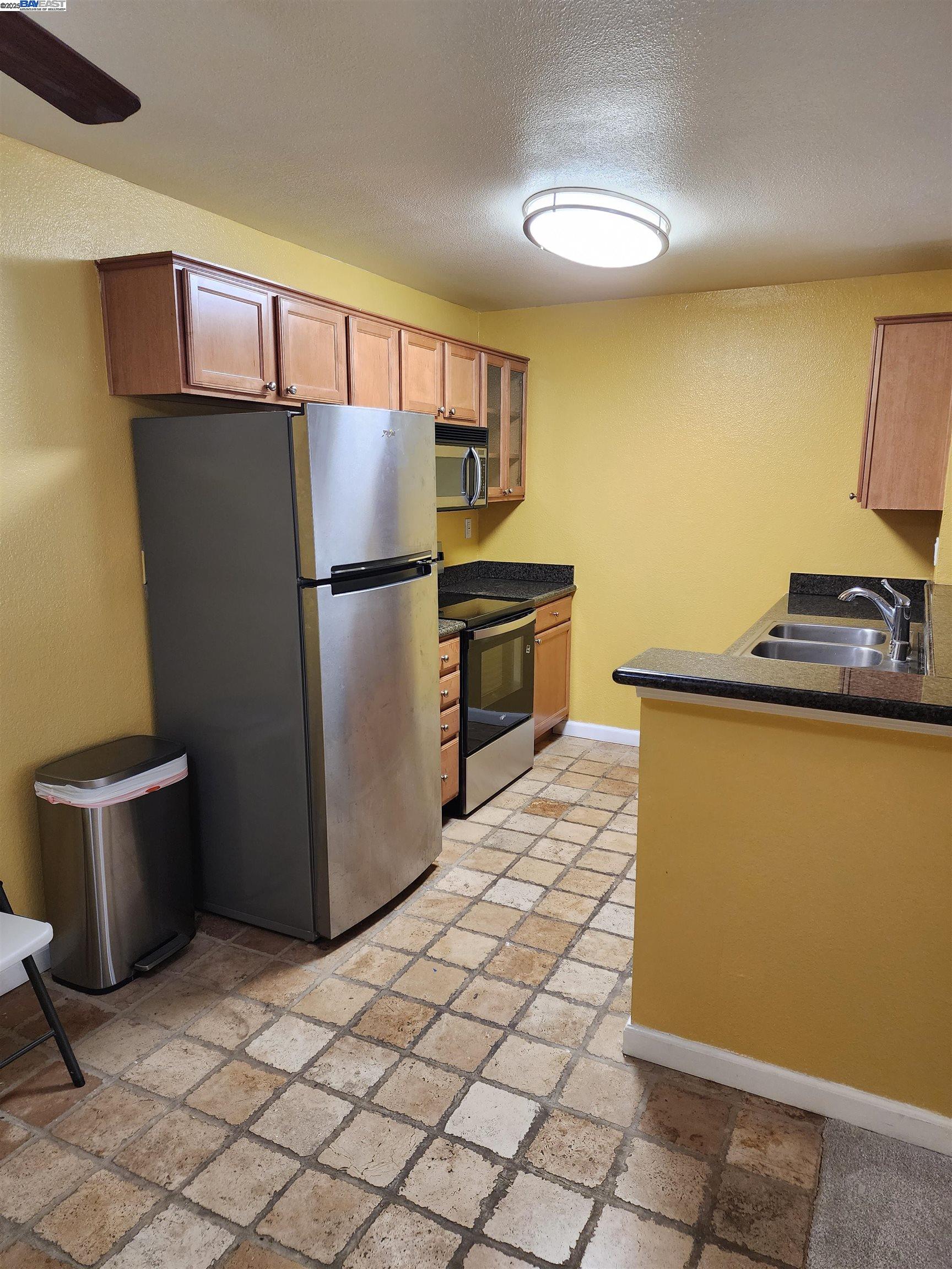 484 Dempsey Road, Unit 186 Milpitas, CA 95035 - Photo 9 of 25 a kitchen with a refrigerator and a stove