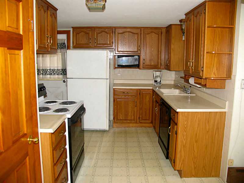 144 Winterberry Road Narragansett, RI 02874 - Photo 6 of 21 Kitchen.