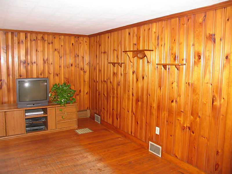 144 Winterberry Road Narragansett, RI 02874 - Photo 9 of 21 Living Room.