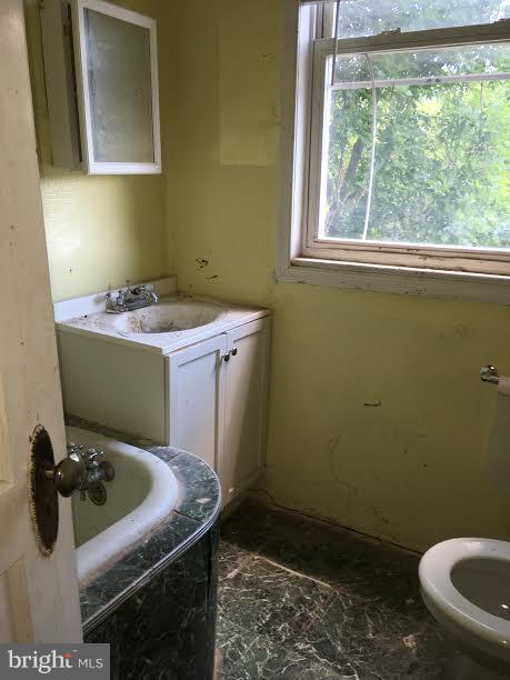 72 Rhode Island Avenue Northeast Washington, DC 20002 - Photo 14 of 19 Upper Bath