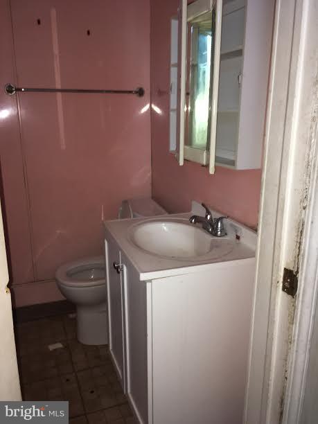 72 Rhode Island Avenue Northeast Washington, DC 20002 - Photo 10 of 19 Main bath