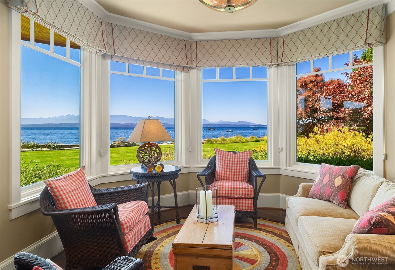 5844 Mutiny Bay Road Freeland, WA 98249 - Photo 11 of 40 a living room with furniture and a window