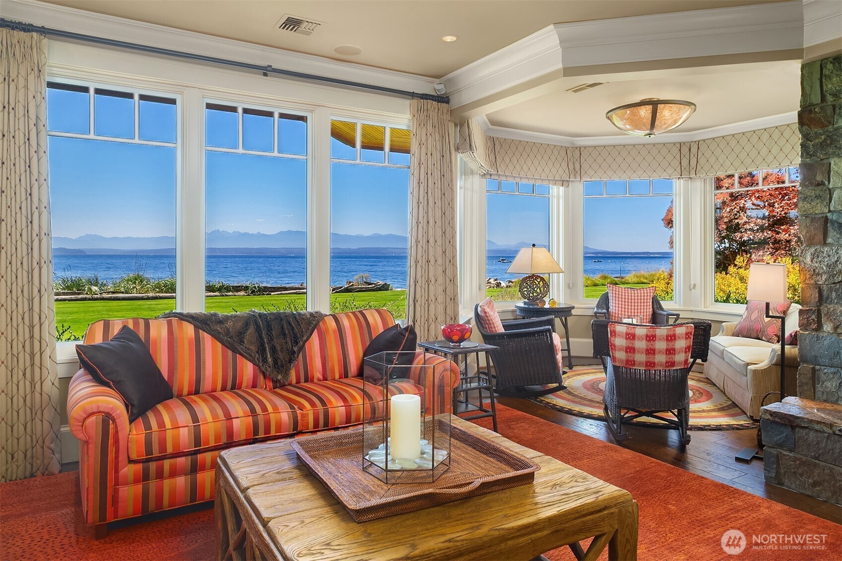5844 Mutiny Bay Road Freeland, WA 98249 - Photo 10 of 40 a living room with furniture kitchen view and a large window