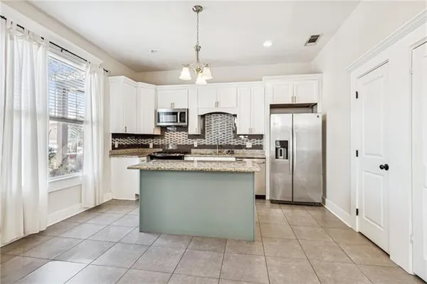 $2,400 | 2418 General Taylor, New Orleans, LA 70115