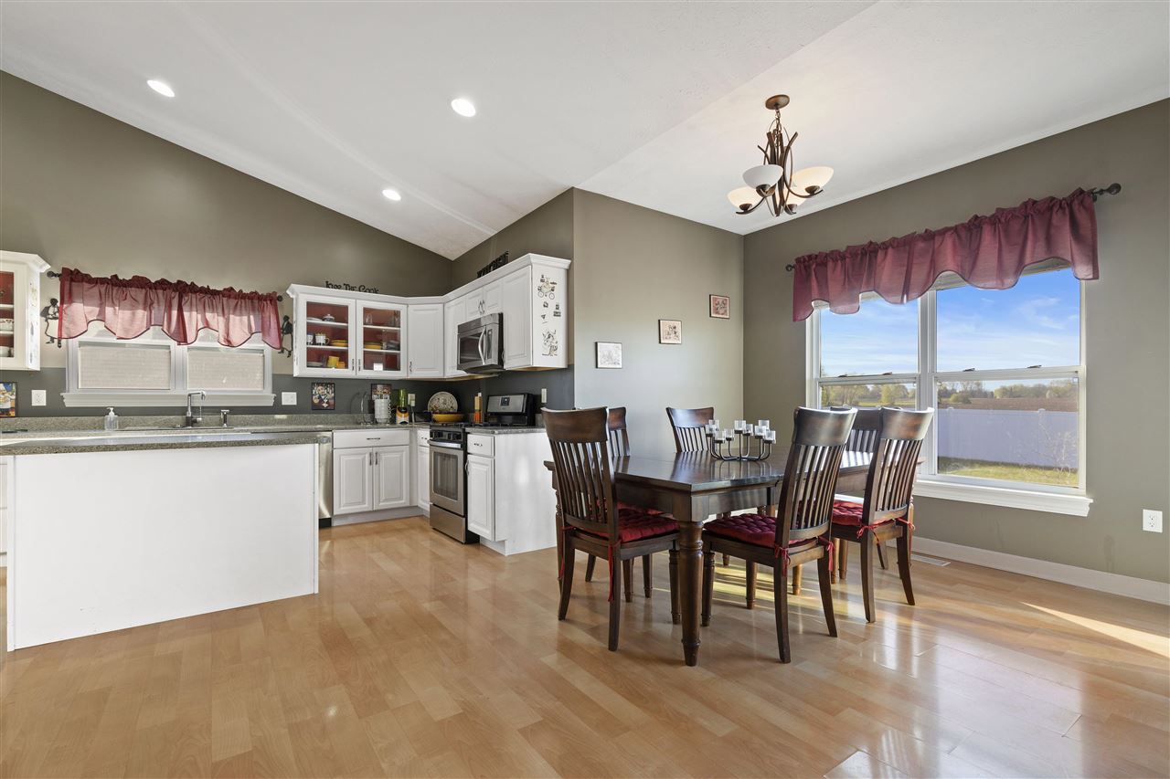 8480 Blue River Road Rockford, IL 61107 - Photo 8 of 25 Gallery Image 8