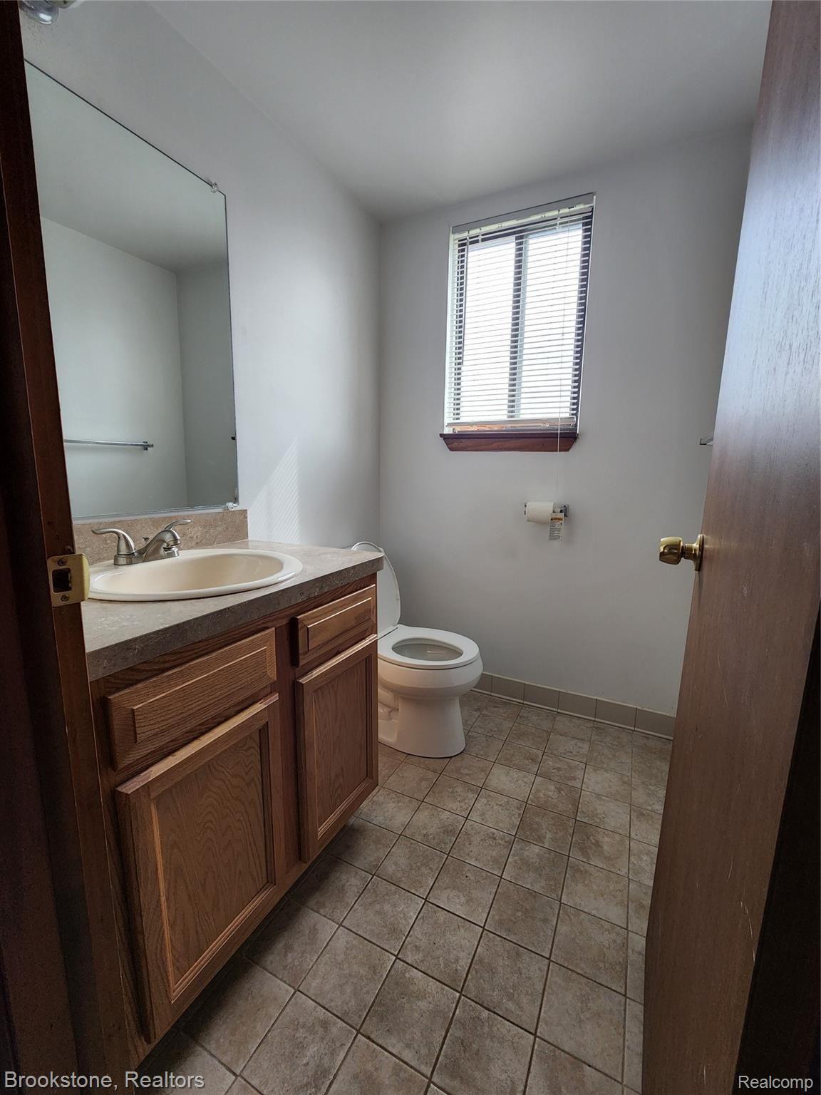 916 Milverton Road Troy, MI 48083 - Photo 20 of 37 20220422_104556.jpg