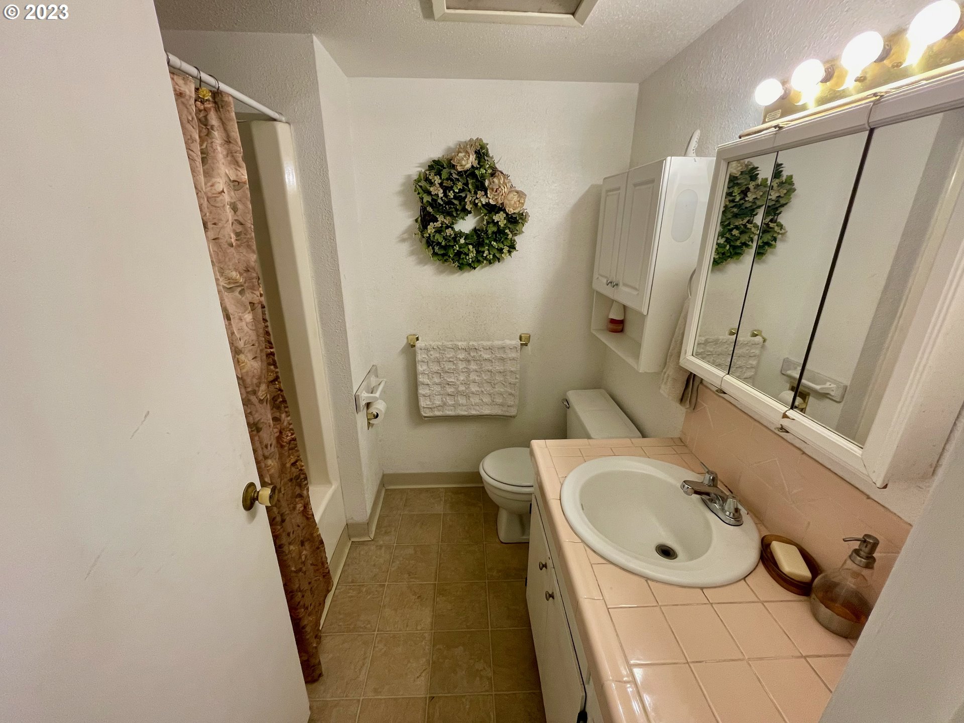 1602 Deborah Road, Unit B Newberg, OR 97132 - Photo 14 of 21 Bathroom