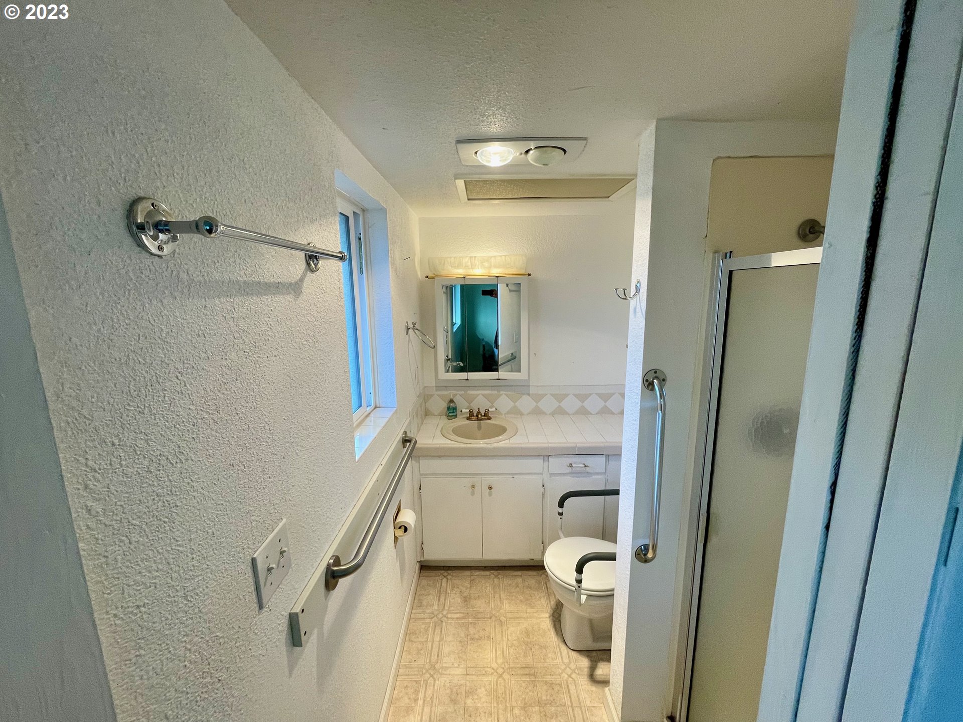 1602 Deborah Road, Unit B Newberg, OR 97132 - Photo 17 of 21 Bathroom, Attached