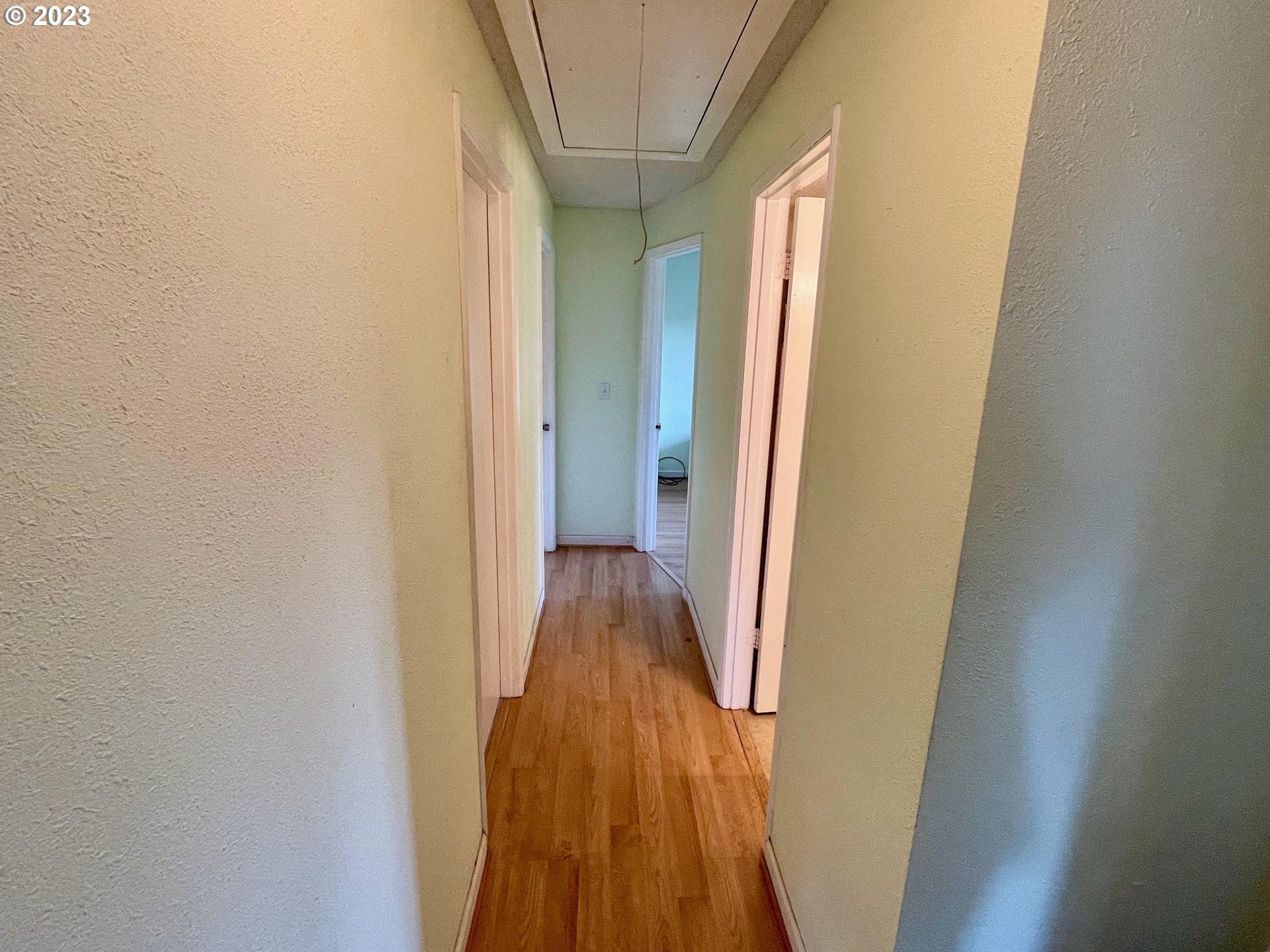 1602 Deborah Road, Unit B Newberg, OR 97132 - Photo 9 of 21 Hallway