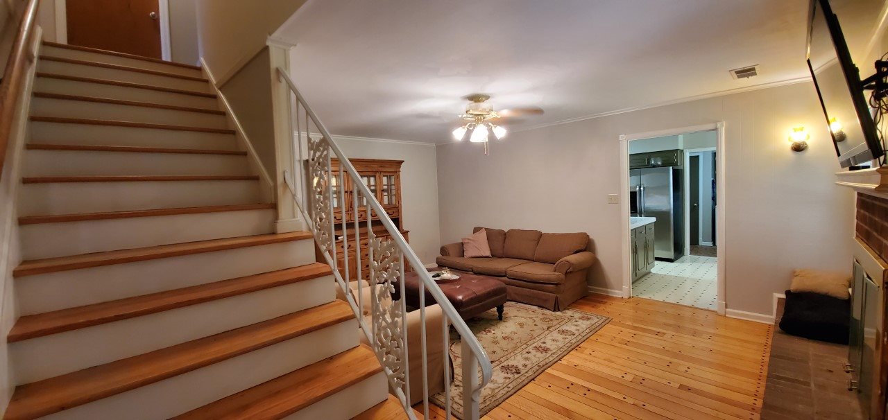 5588 Quince Road Memphis, TN 38119 - Photo 4 of 23 Did you notice those peg oak floors?