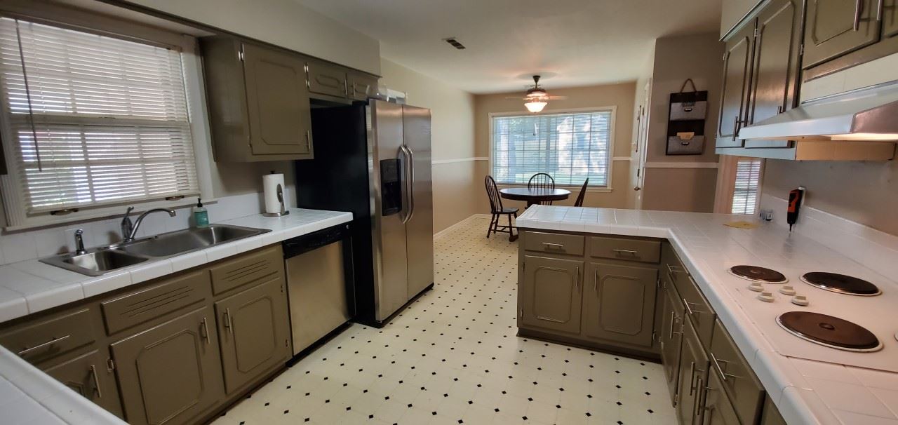 5588 Quince Road Memphis, TN 38119 - Photo 8 of 23 Plenty of people and helpers can hang out in this kitchen. Plus that eat in area is B-I-G