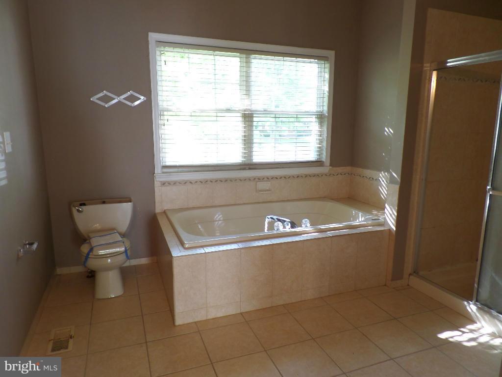 2834 Carrollton Road Annapolis, MD 21403 - Photo 19 of 28 Bath (Master)